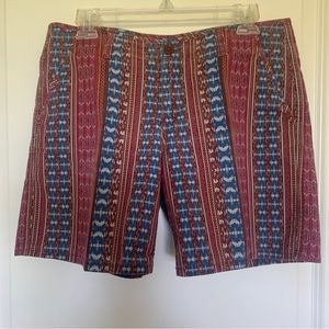 Misses Eddie Bauer shorts. Sz. 10, Multi-color. 6” inseam. Good condition.